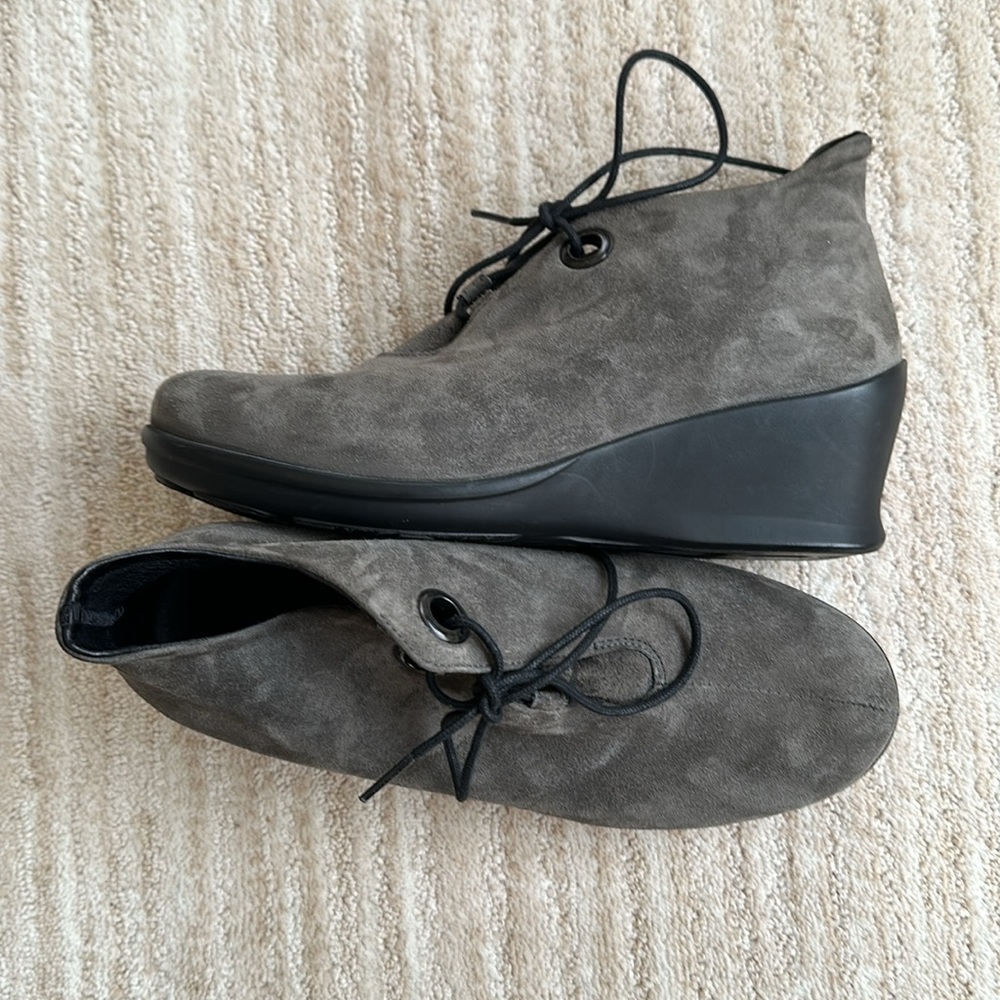 Wolky Hope Pombai Women's Suede Wedge Ankle Booties Shoes Gray Size EU 39 | US 8 - Picture 3 of 17